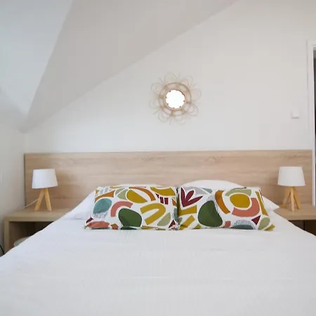 Pod Lasem * Jastrzębia Góra